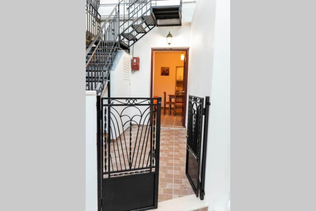Paraspori Traditional Home With View المظهر الخارجي الصورة